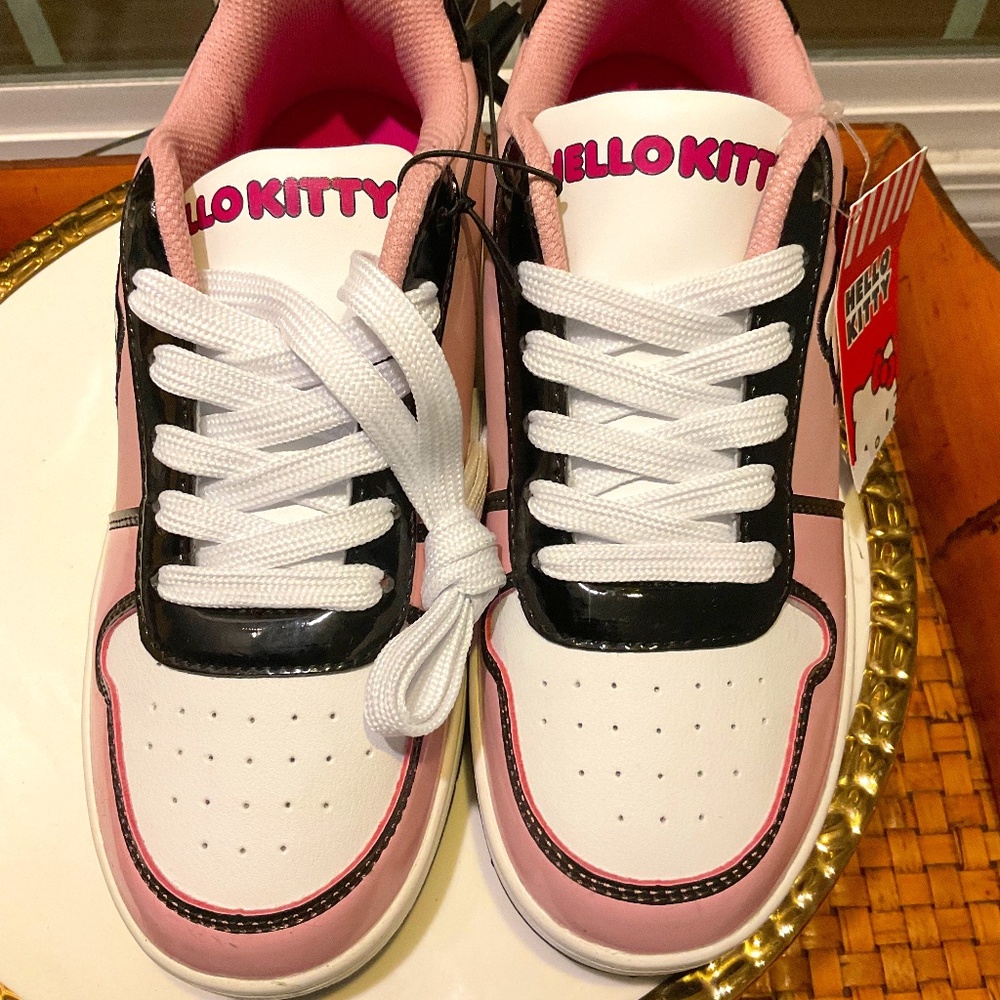 HELLO KITTY Sanrio Pink & Black Patent Leather Sneakers NWT Size 8